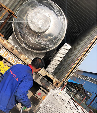 Before the International Labor Day to send out a large scale sterilization kettles, the customer's capacity is greatly improved, refueling
